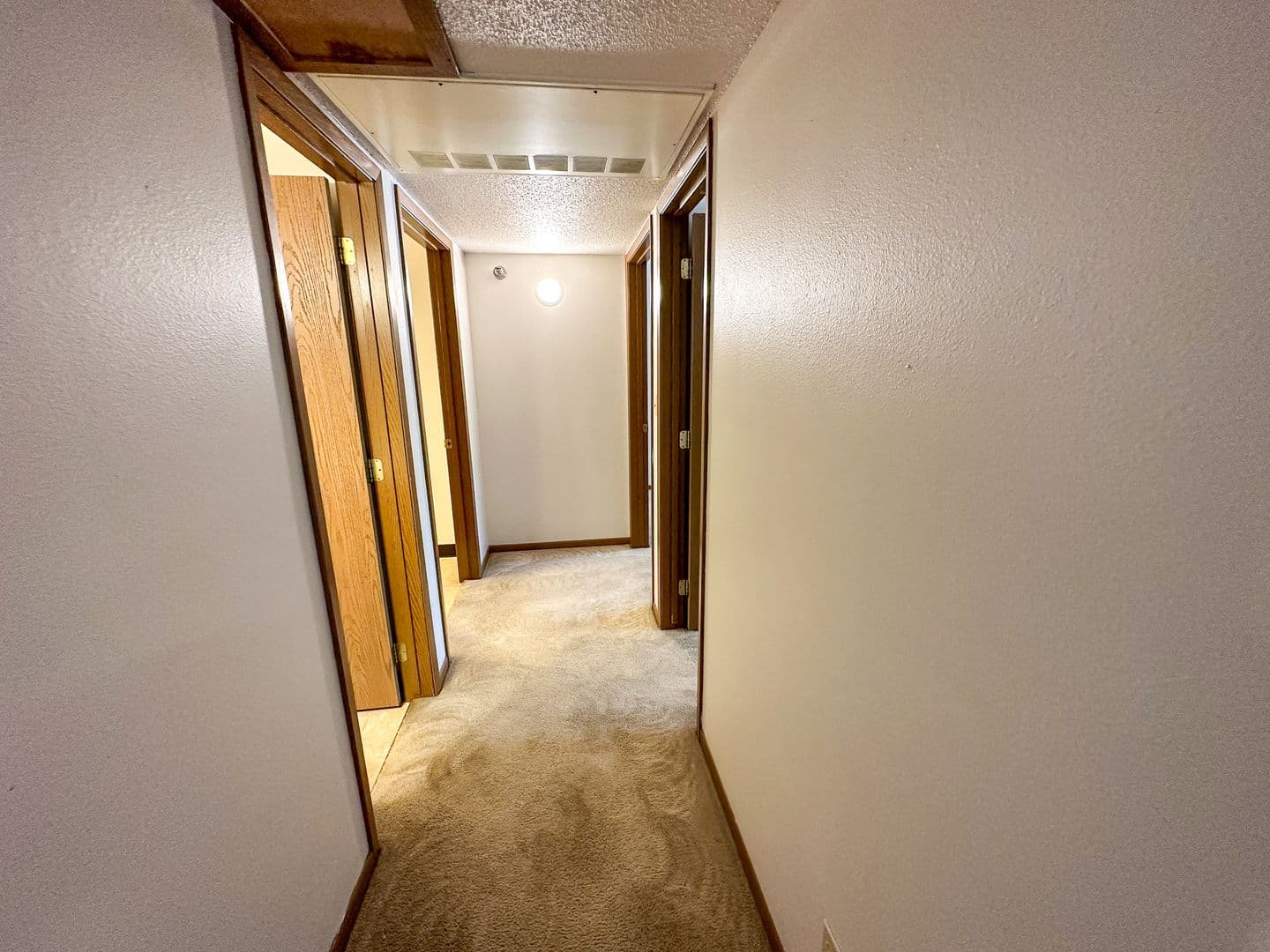 Ames Apartment: 225 N Hyland Ave