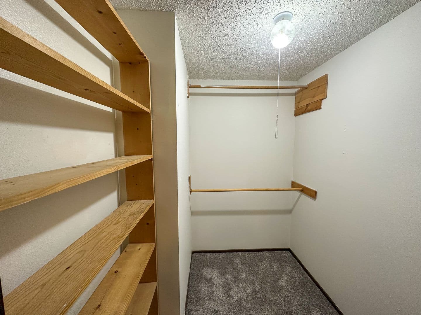 Ames Apartment: 121 Howard Ave