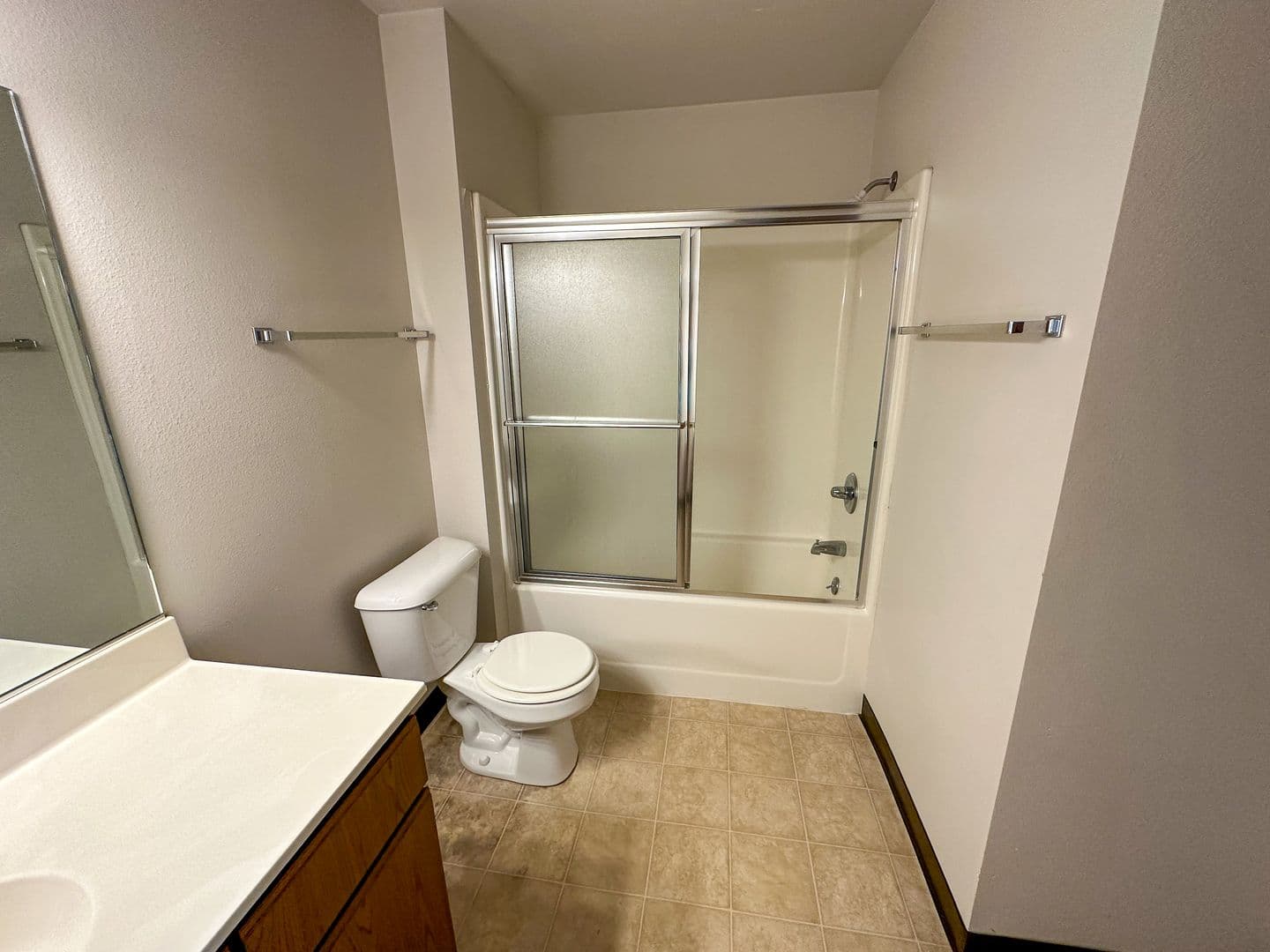 Ames Apartment: 225 N Hyland Ave