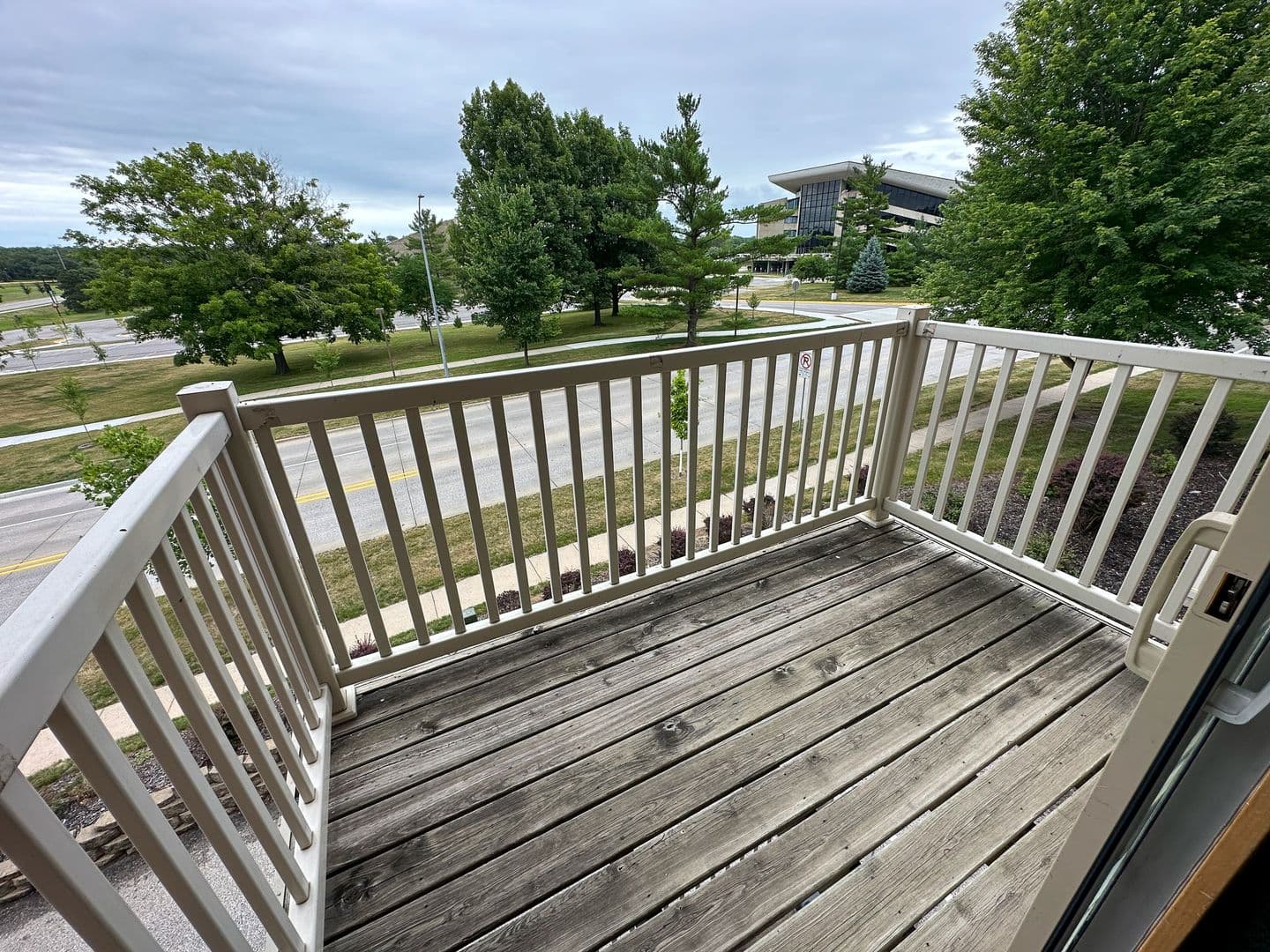 Ames Apartment: 121 Beach Ave