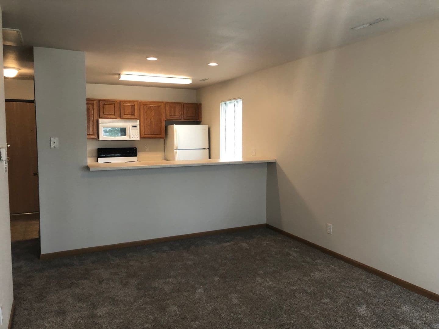 Ames Apartment: 1401 N Dakota Ave