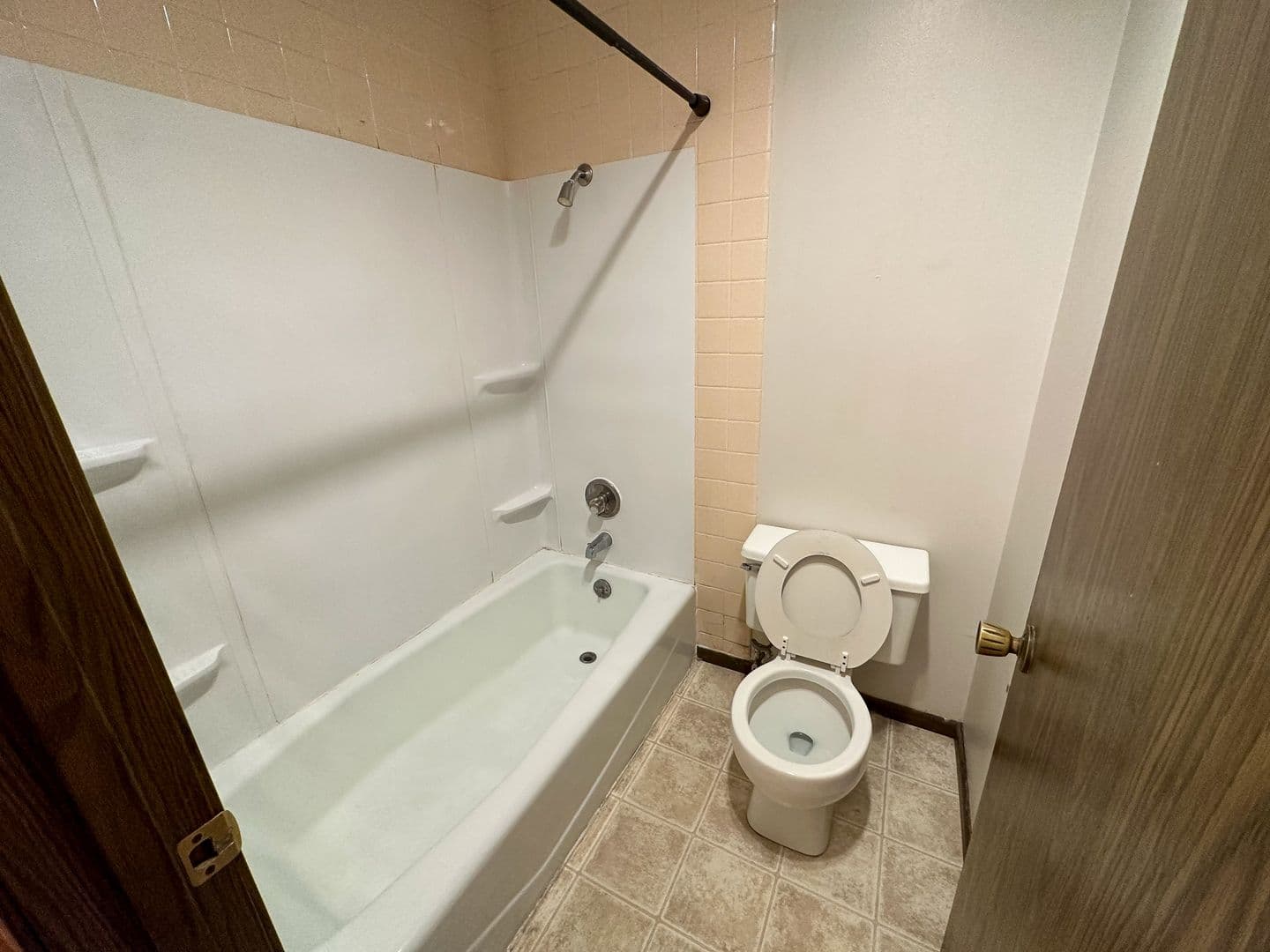 Ames Apartment: 321 Stanton Ave