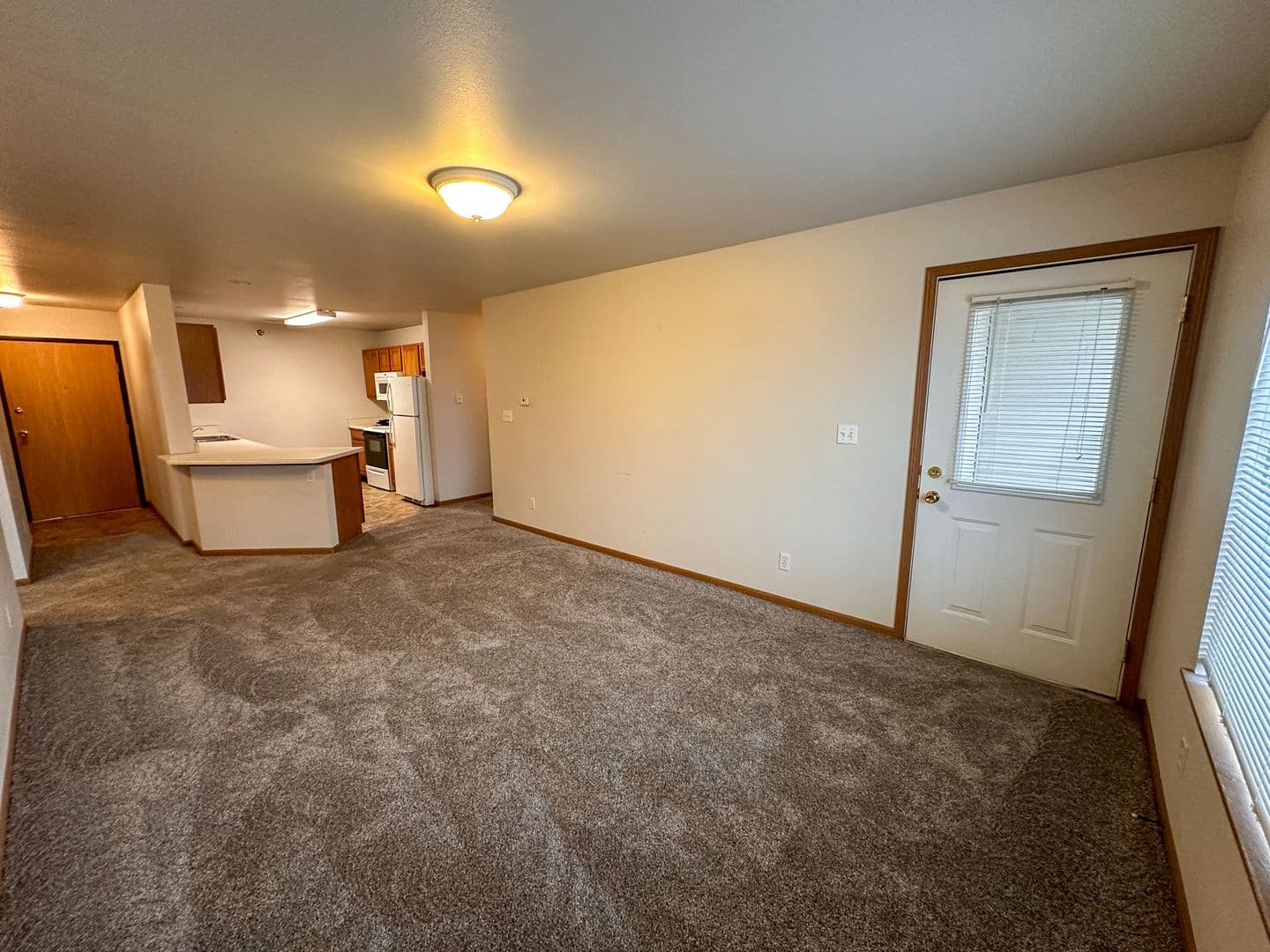 Ames Apartment: 1401 N Dakota Ave