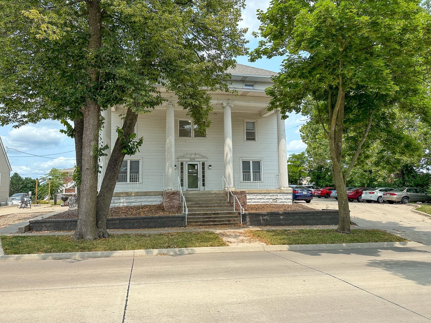 Ames Apartment: 2717 West St