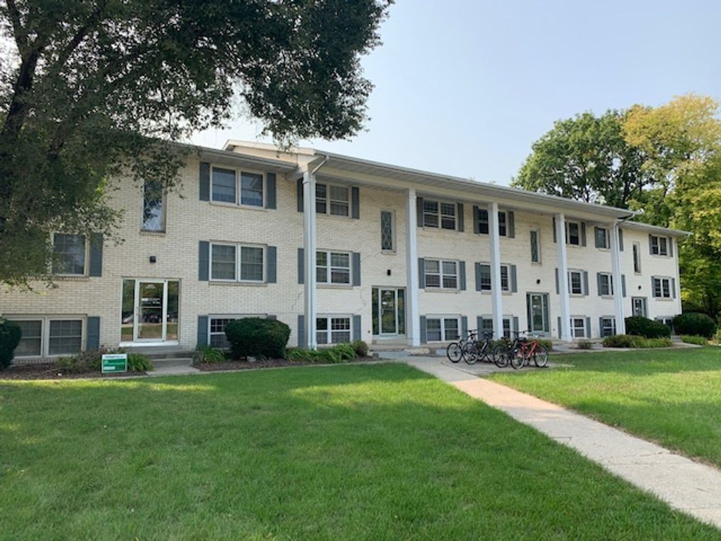 Ames Apartment: 2921 Woodland St