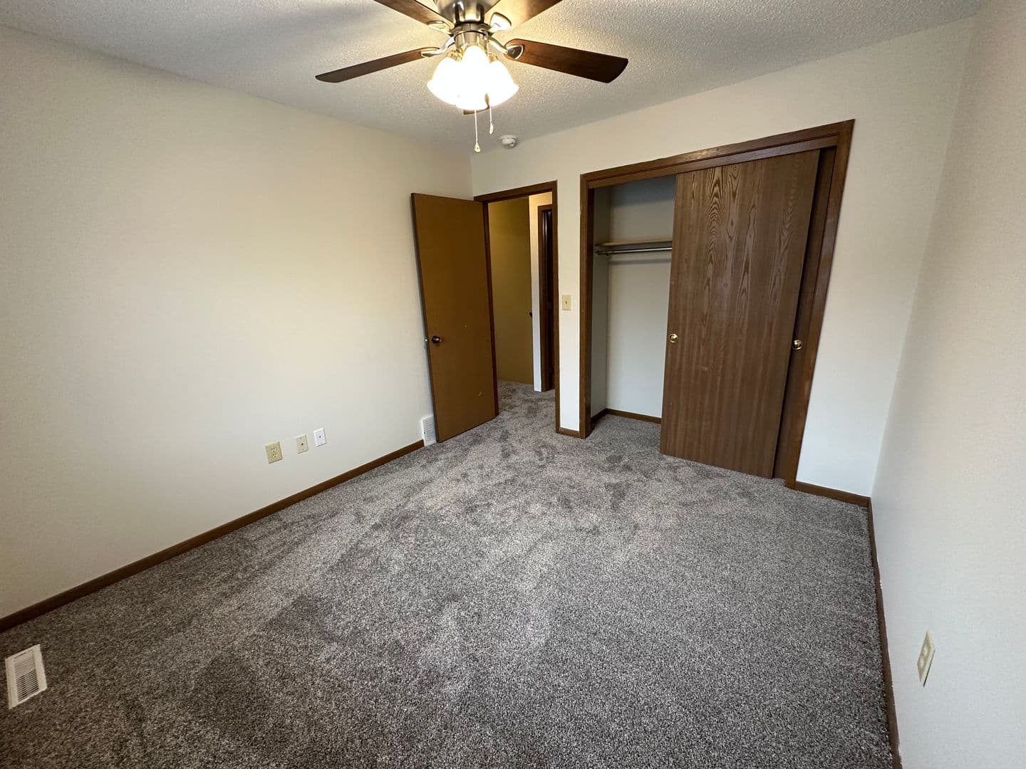Ames Apartment: 1525 Little Bluestem Ct