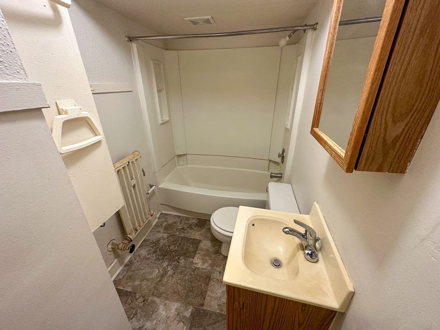 Ames Apartment: 141 Campus Ave