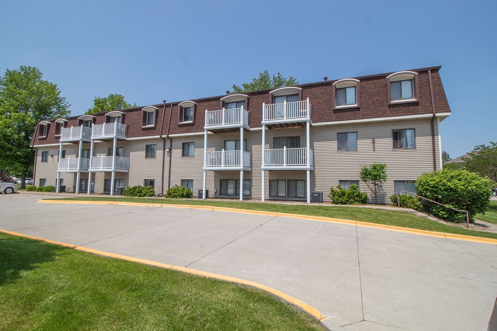 Ames Apartment: 4518 Hutchison St
