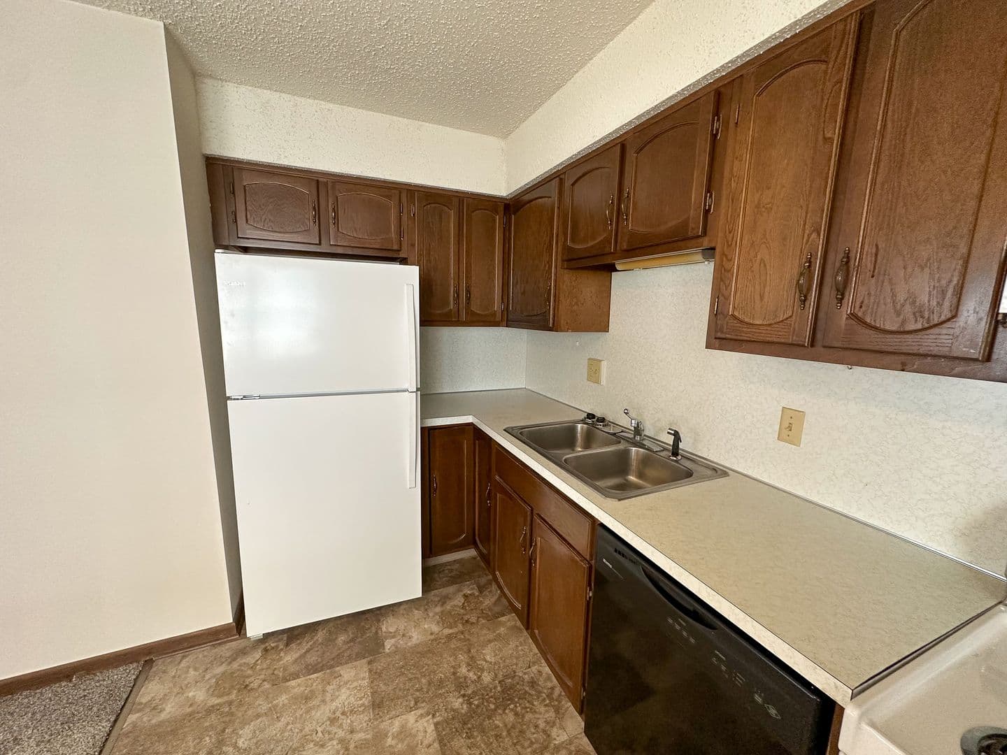 Ames Apartment: 212 S Walnut Ave