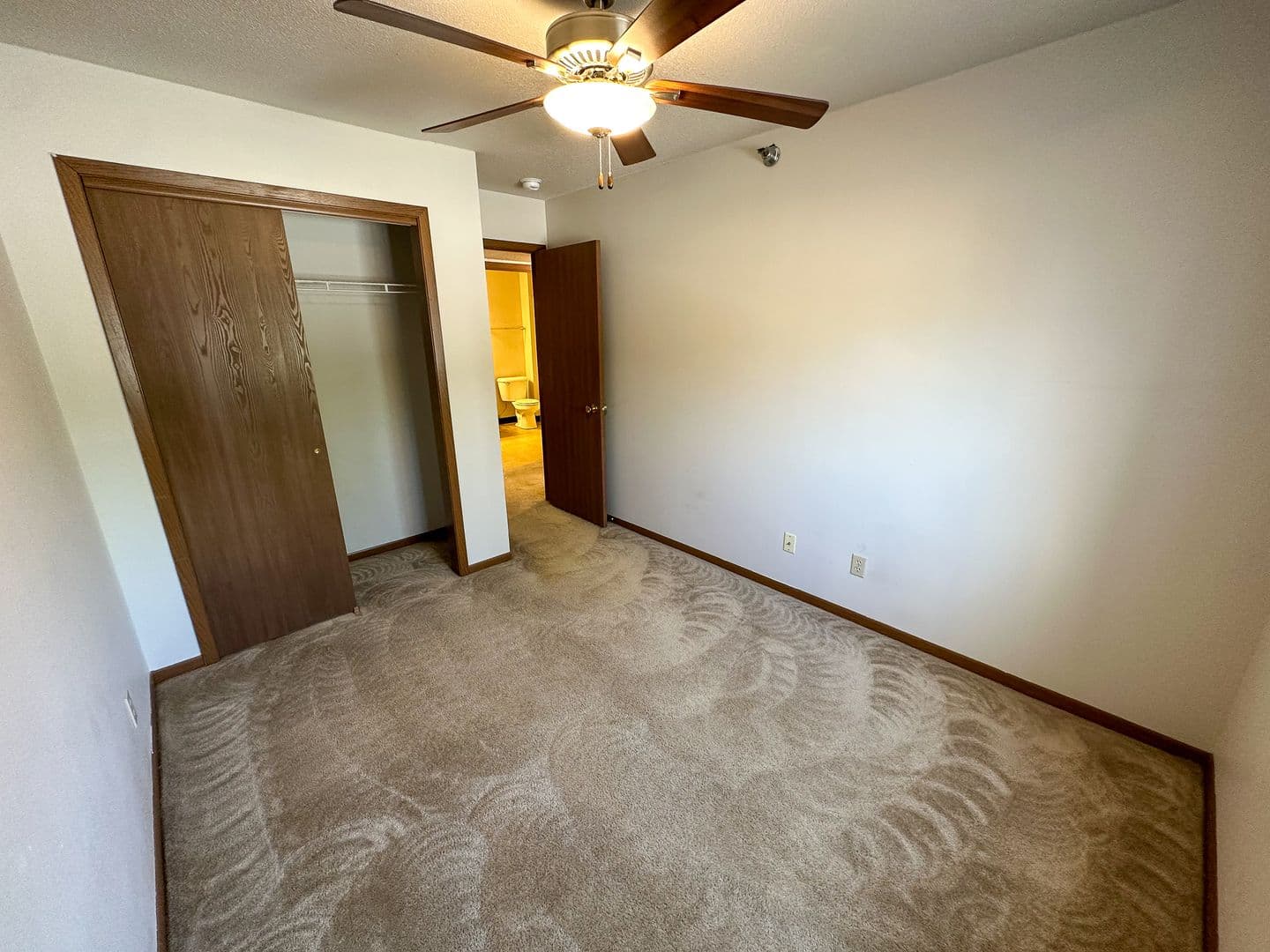 Ames Apartment: 225 N Hyland Ave