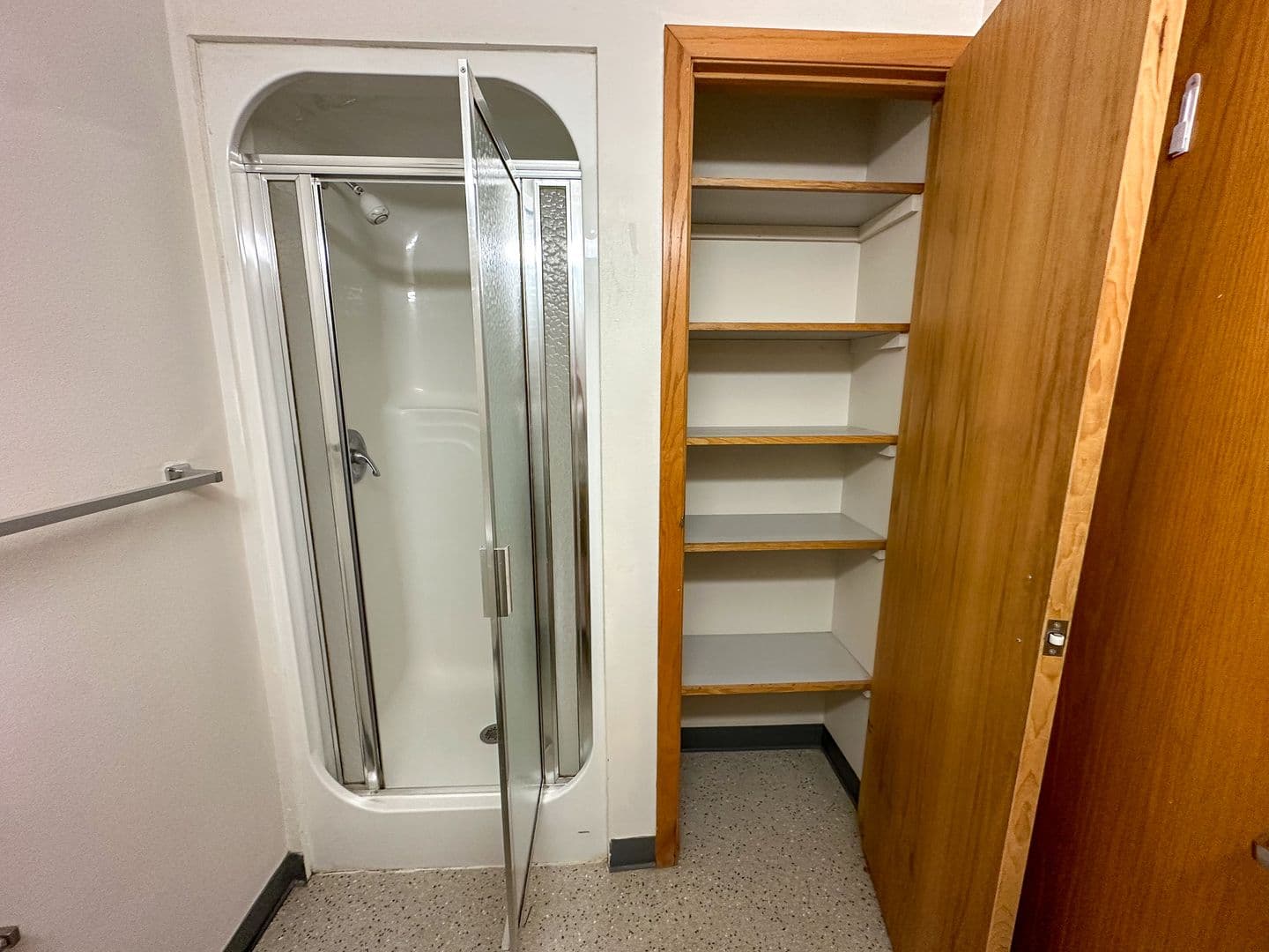 Ames Apartment: 245 N Hyland Ave