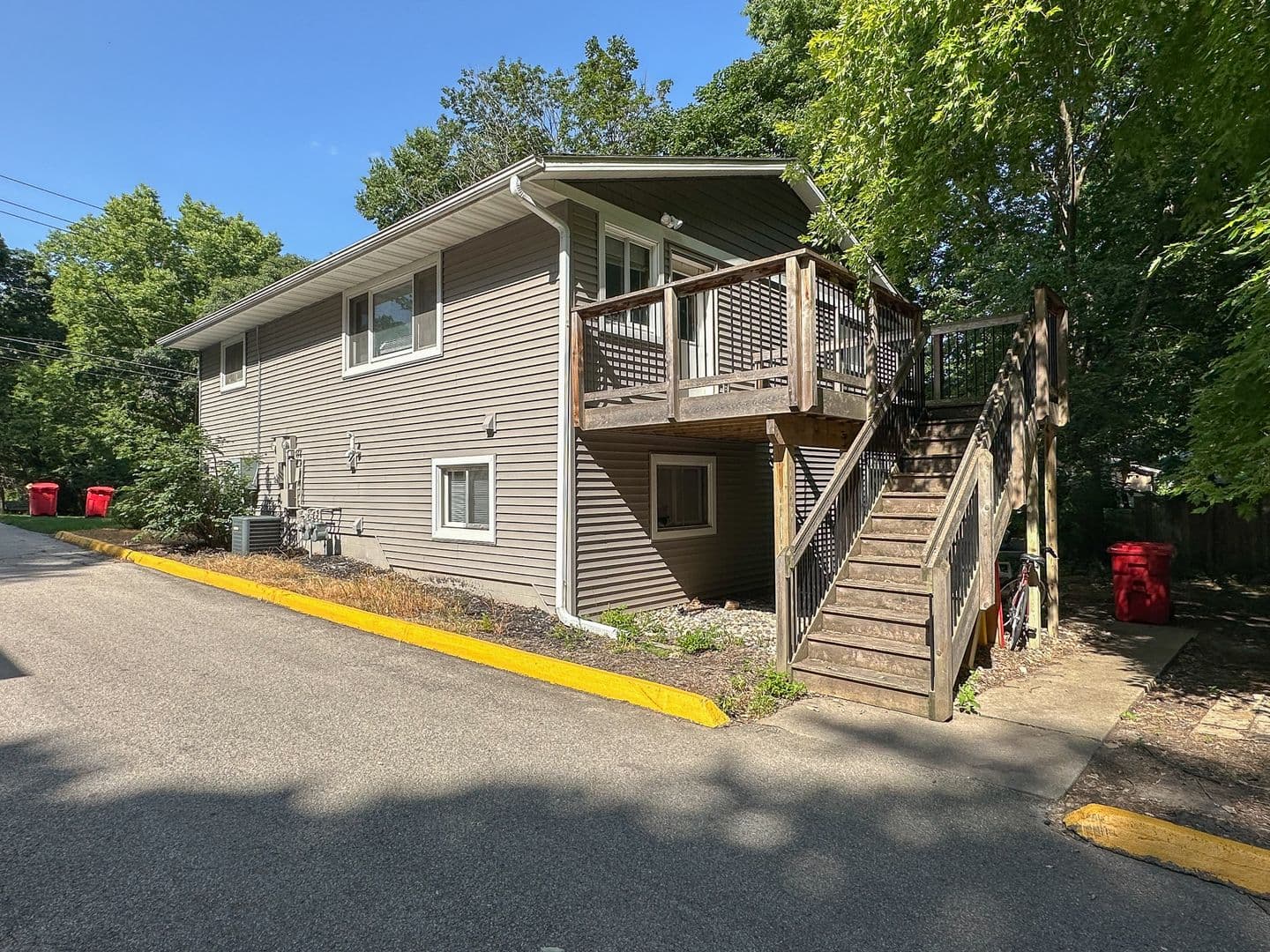 Ames House: 3010 Oakland St