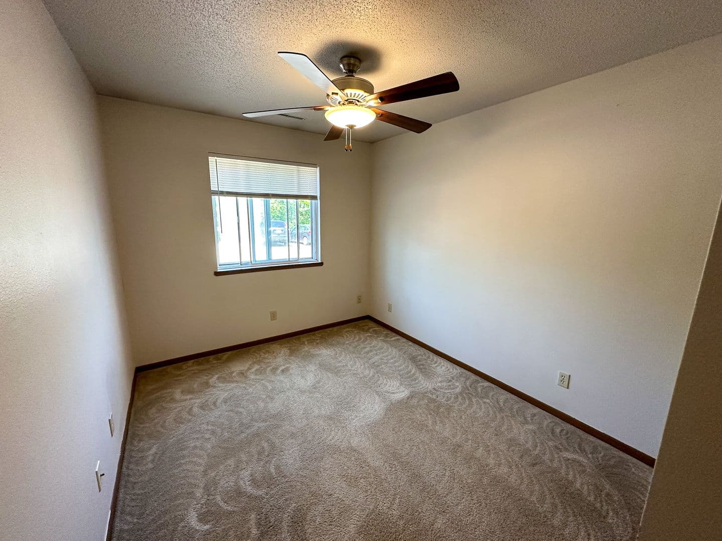 Ames Apartment: 225 N Hyland Ave