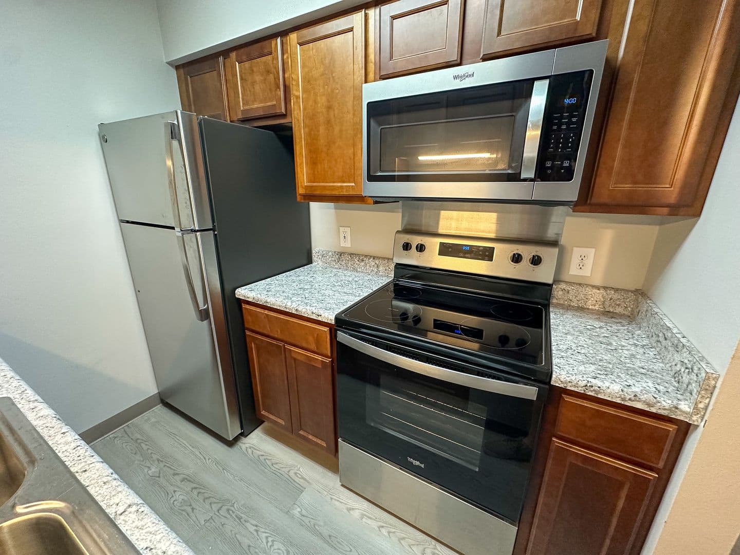 Ames Apartment: 246 N Hyland Ave