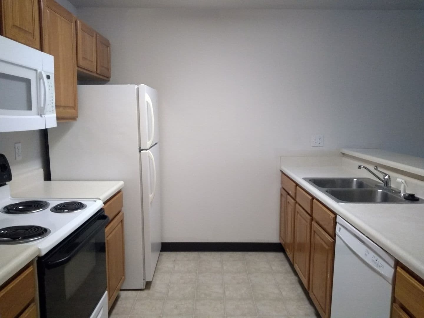 Ames Apartment: 1401 N Dakota Ave