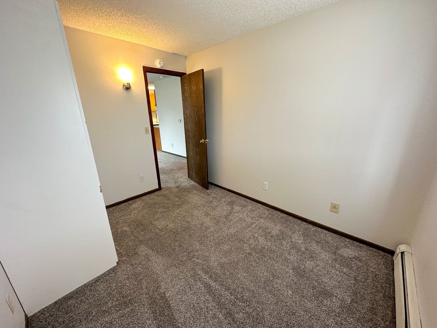 Ames Apartment: 321 Stanton Ave