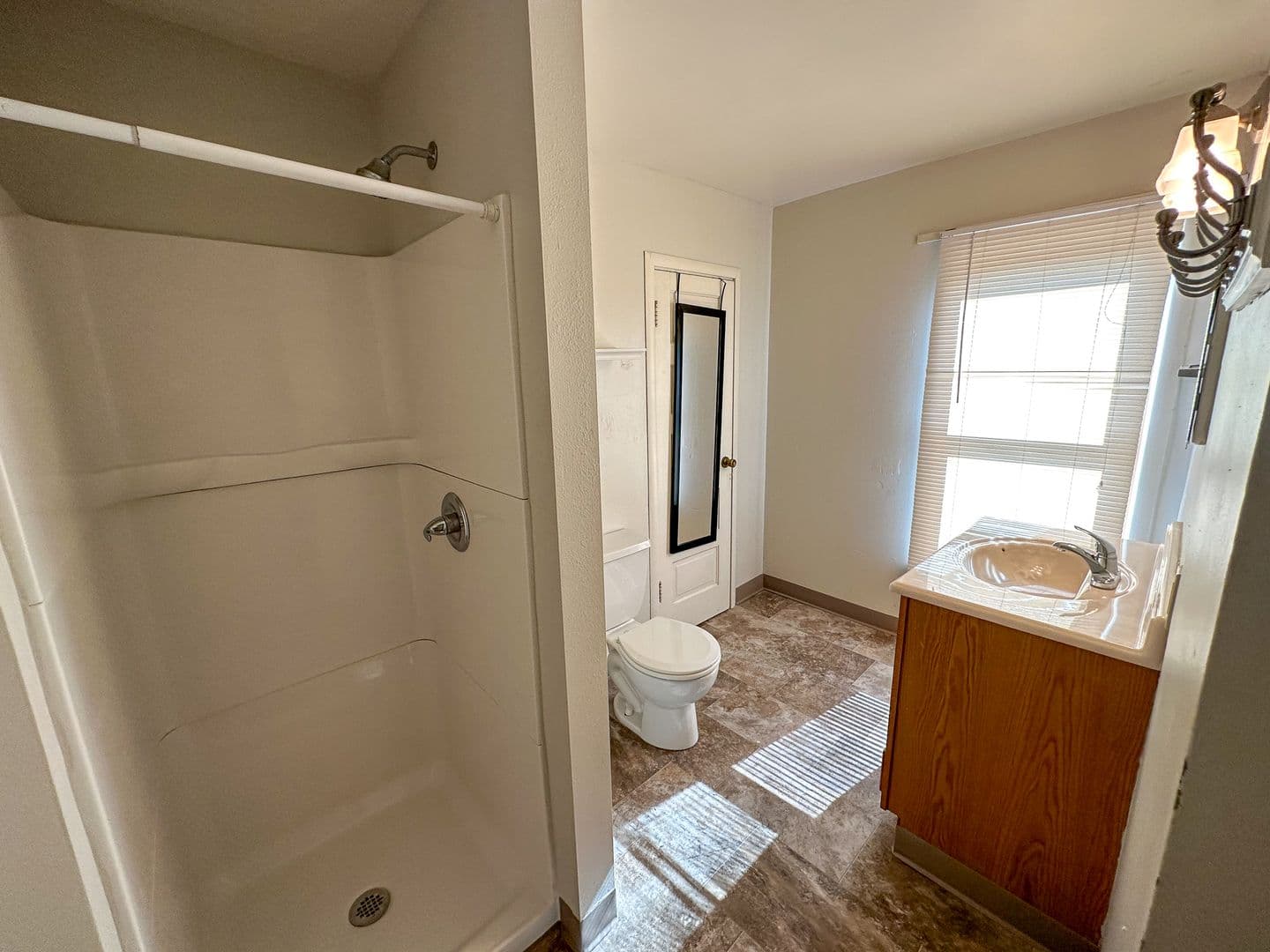Ames House: 535 Welch Ave