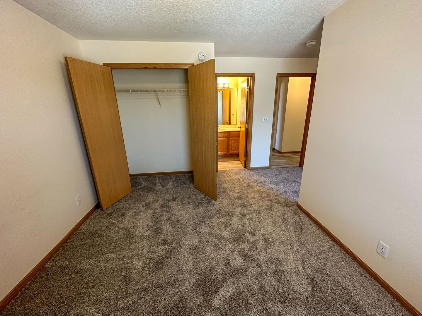 Ames Apartment: 121 Beach Ave