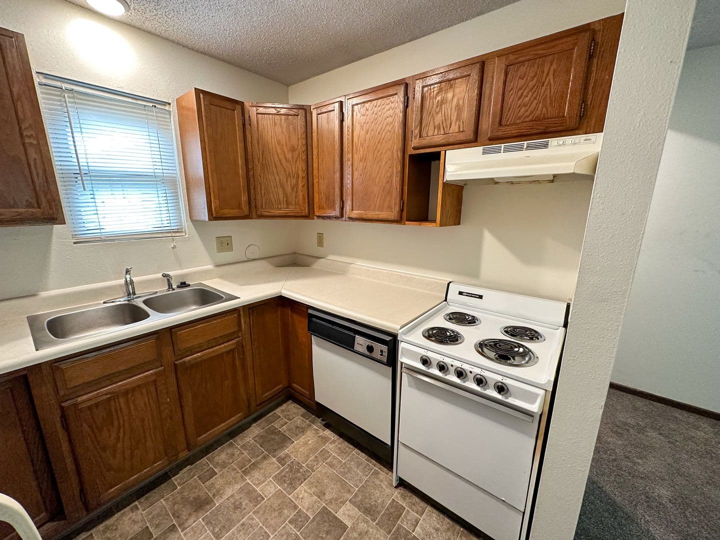 Ames Apartment: 121 Howard Ave