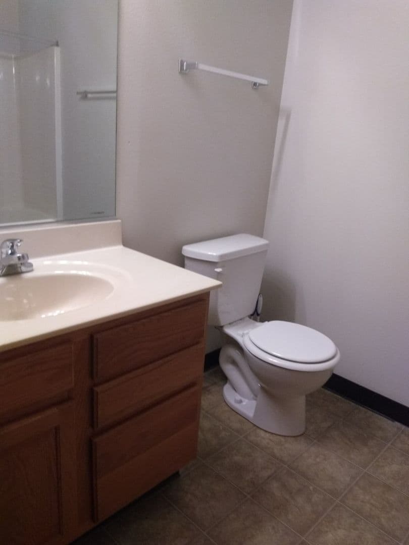 Ames Apartment: 1401 N Dakota Ave
