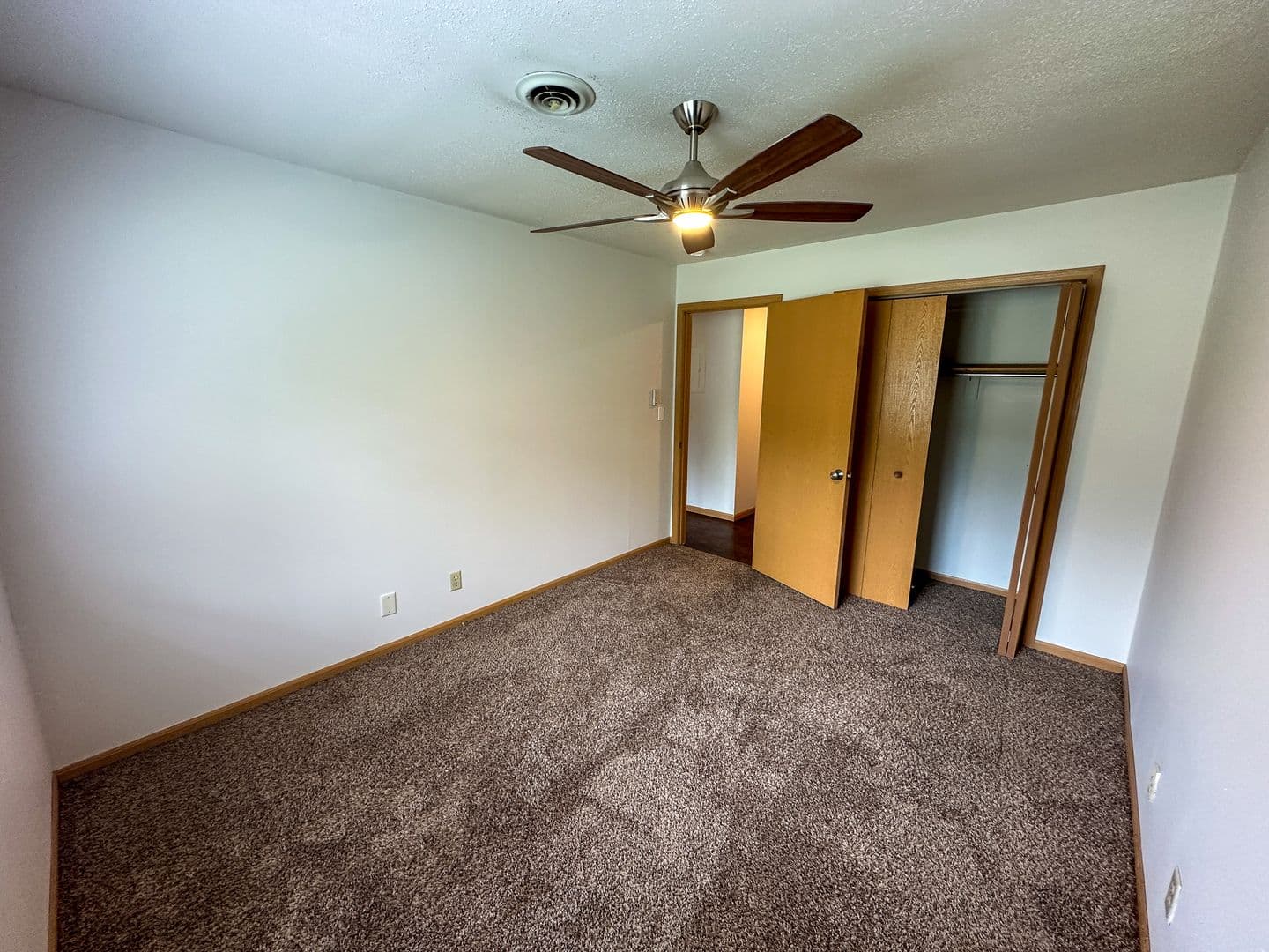 Ames Apartment: 247 Sheldon Ave