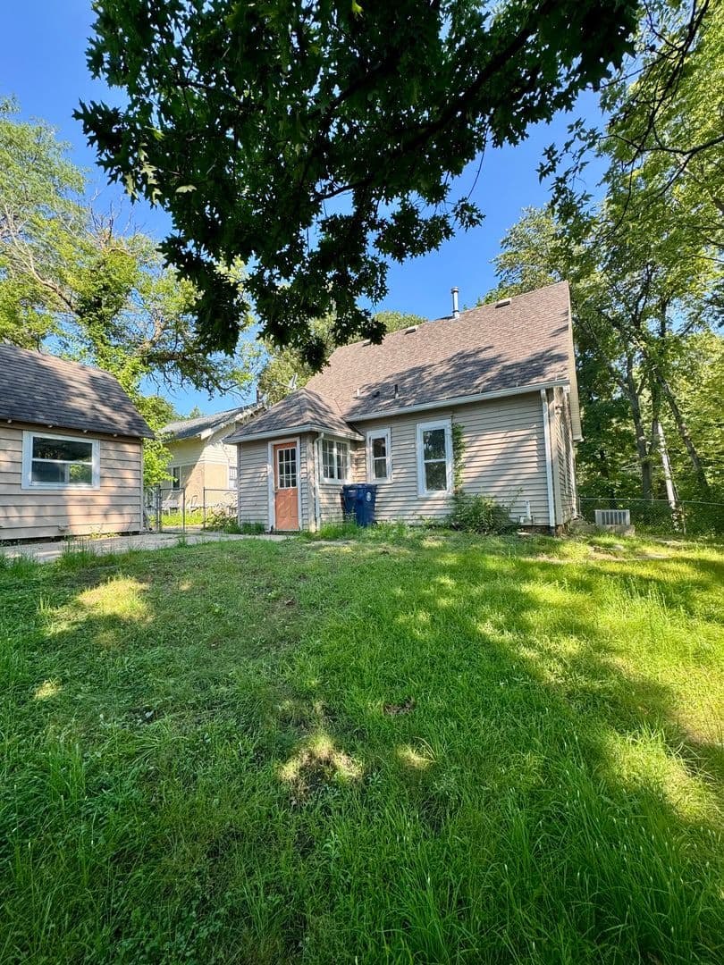 Ames House: 3002 Woodland St