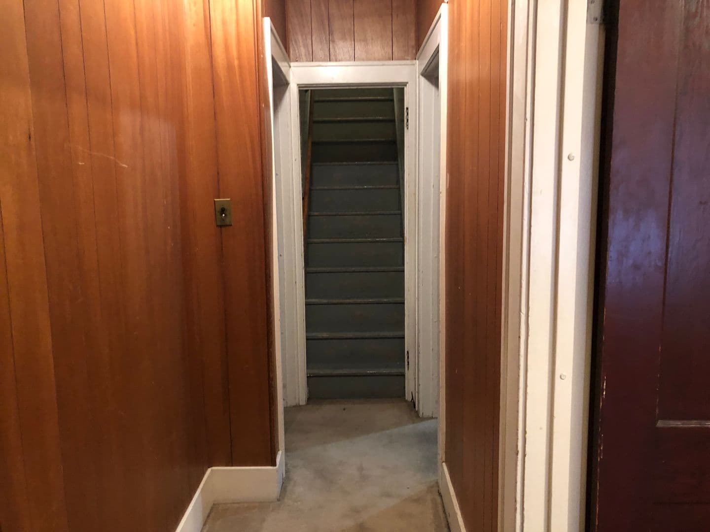 Ames Apartment: 121 Howard Ave