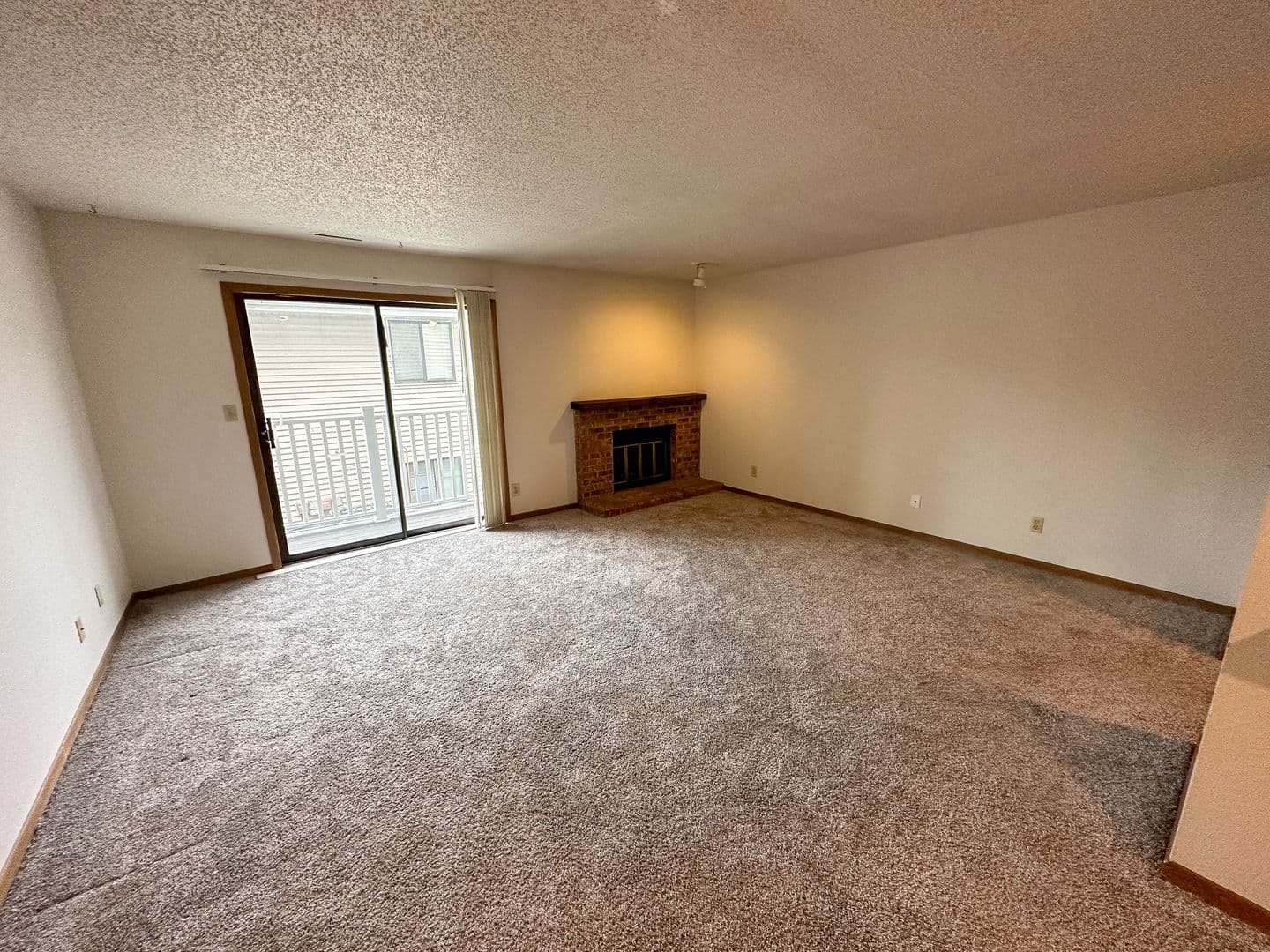 Ames Apartment: 1225 Delaware Ave