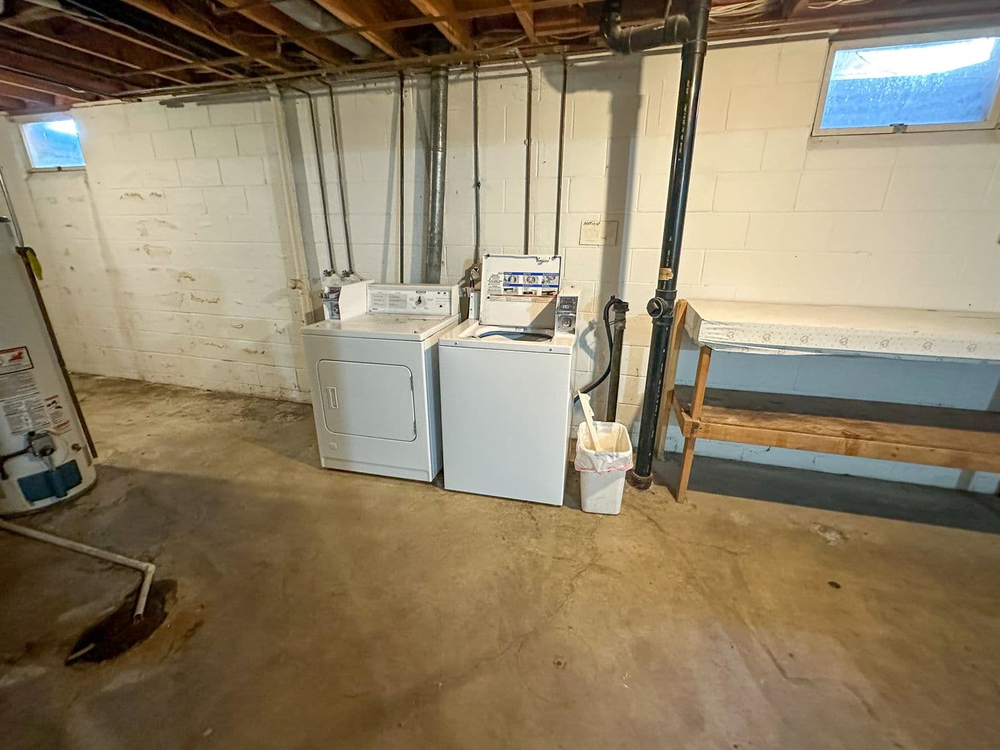 Ames Apartment: 212 S Walnut Ave
