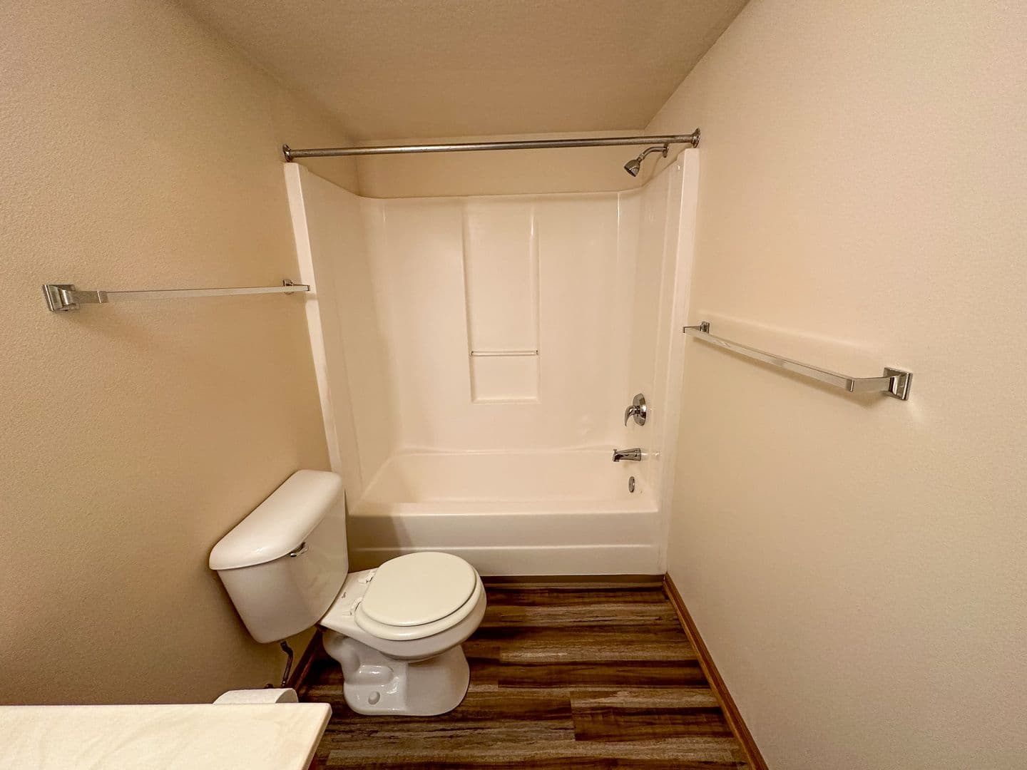 Ames Apartment: 121 Beach Ave