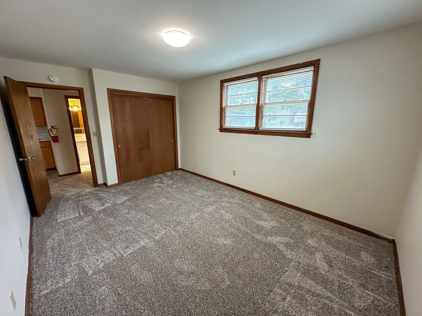 Ames Apartment: 218 N Hyland Ave