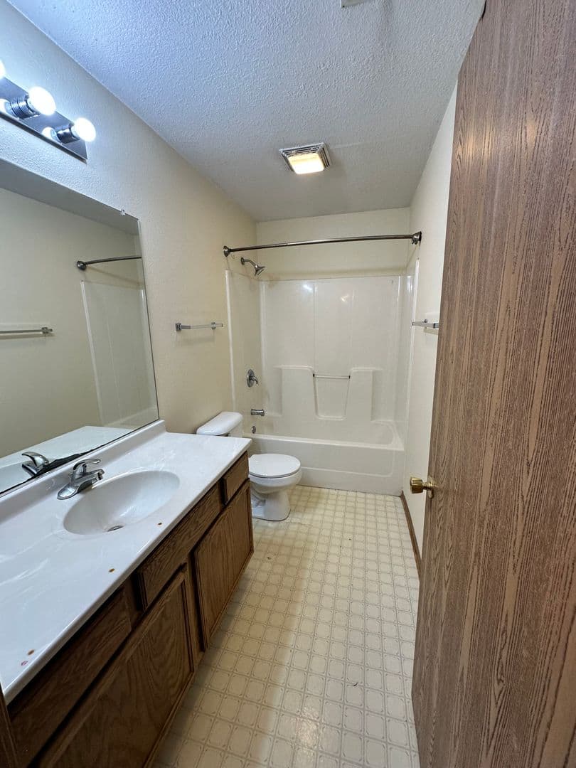 Ames Apartment: 204 Jewel Drive