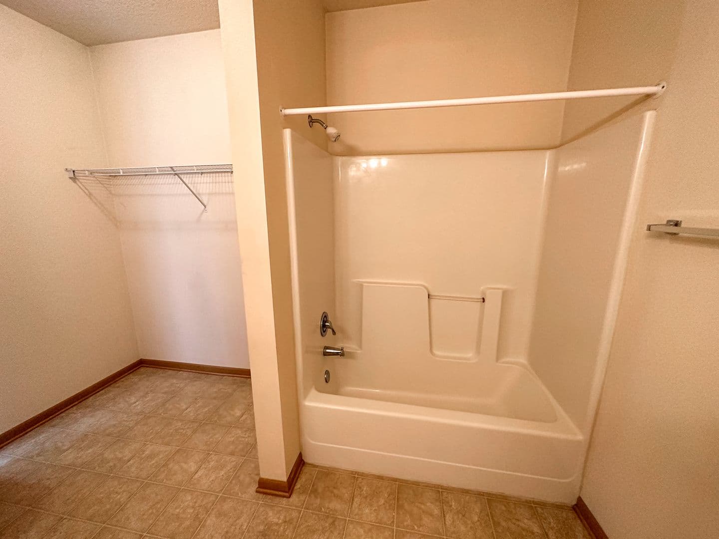 Ames Apartment: 210 Gray Ave