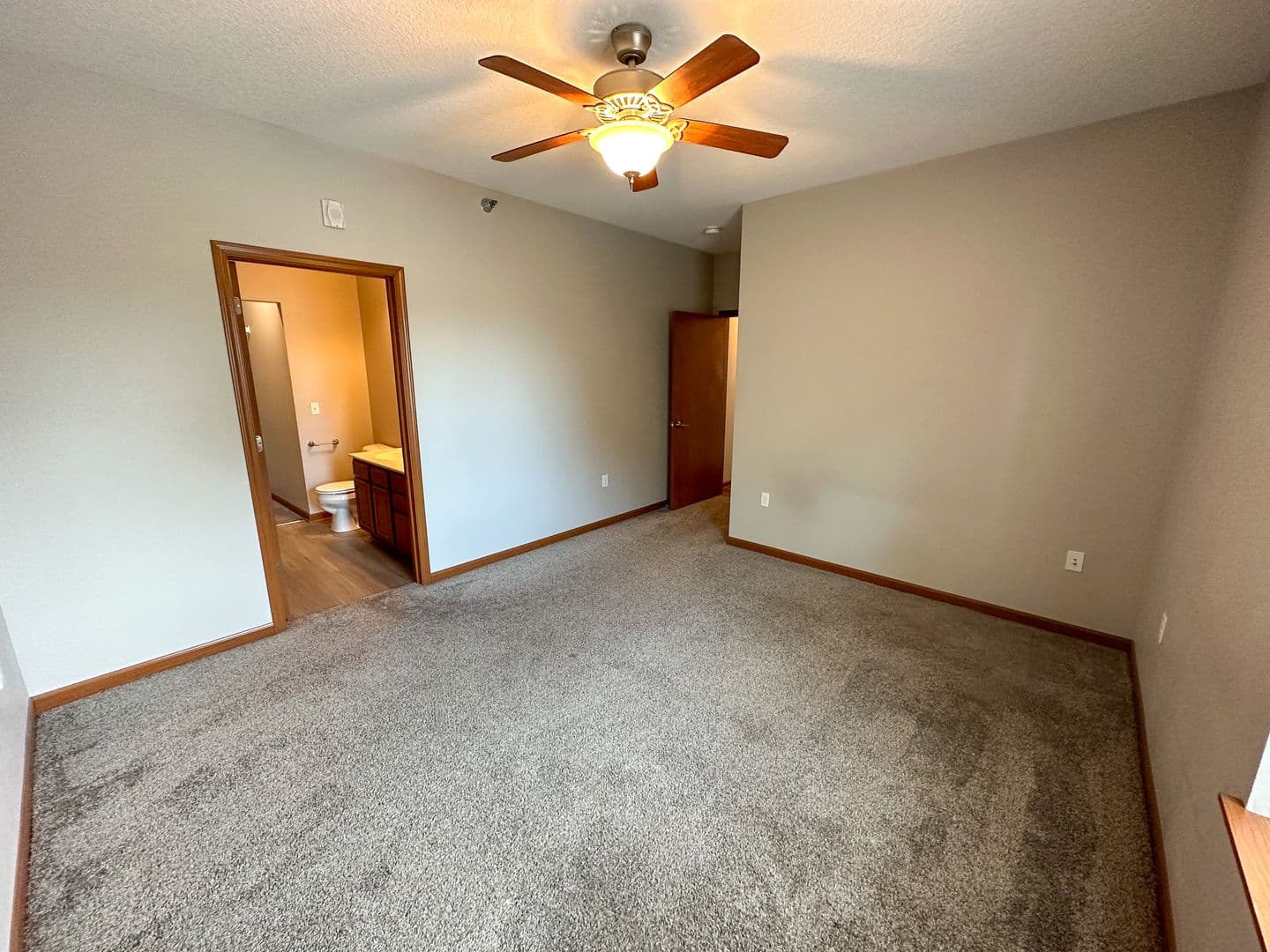 Ames Apartment: 135 Campus