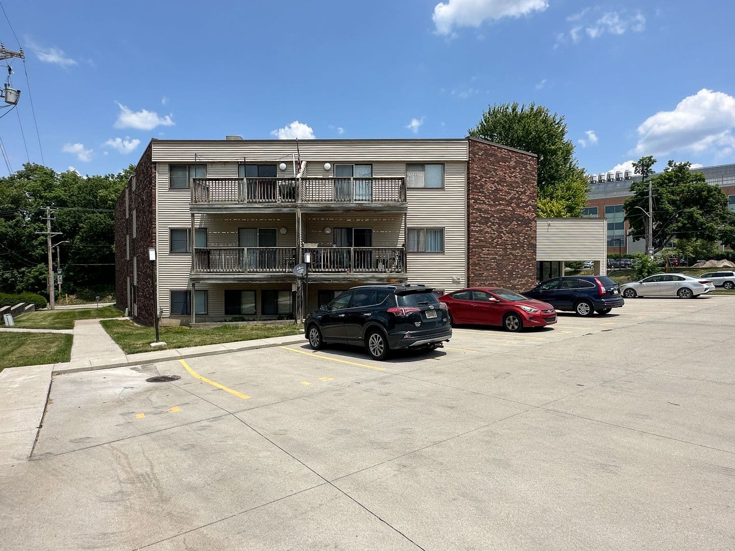 Ames Apartment: 247 Sheldon Ave