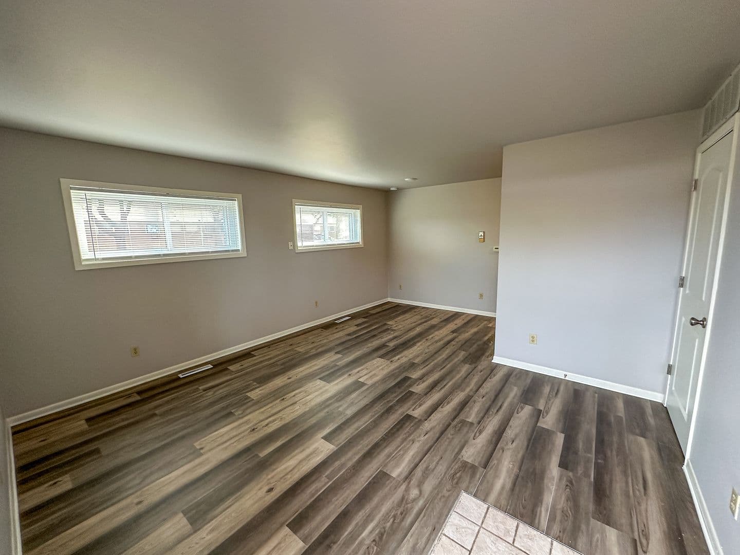 Ames Apartment: 129 S Oak Ave