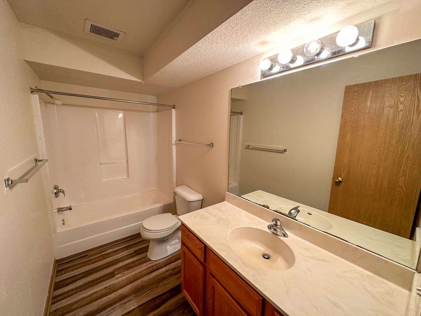 Ames Apartment: 121 Beach Ave