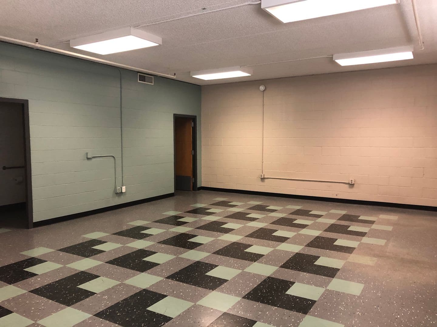 Ames Apartment: 245 N Hyland Ave