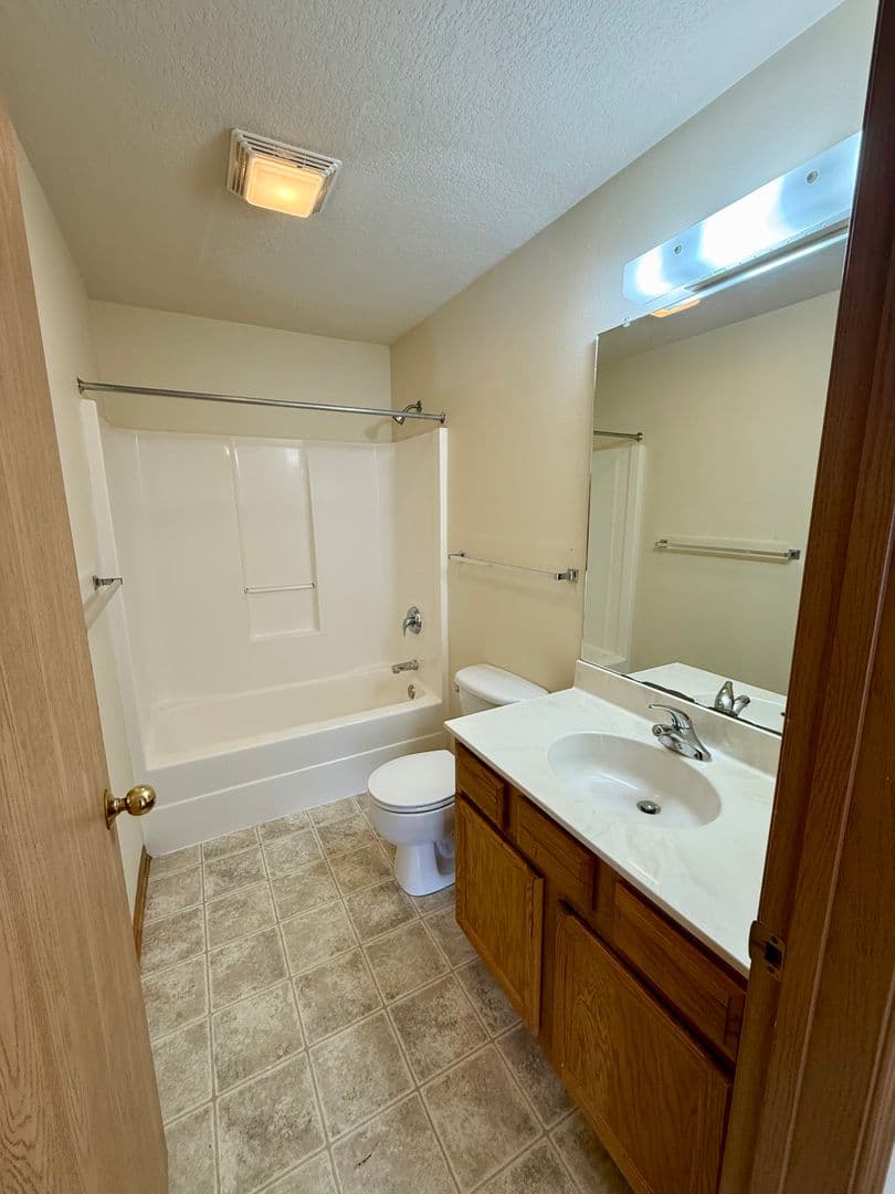 Ames Apartment: 219 Crystal St