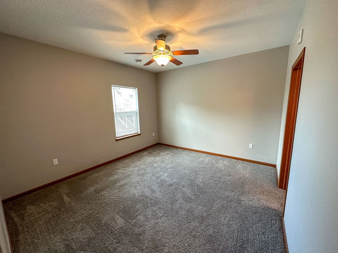 Ames Apartment: 135 Campus