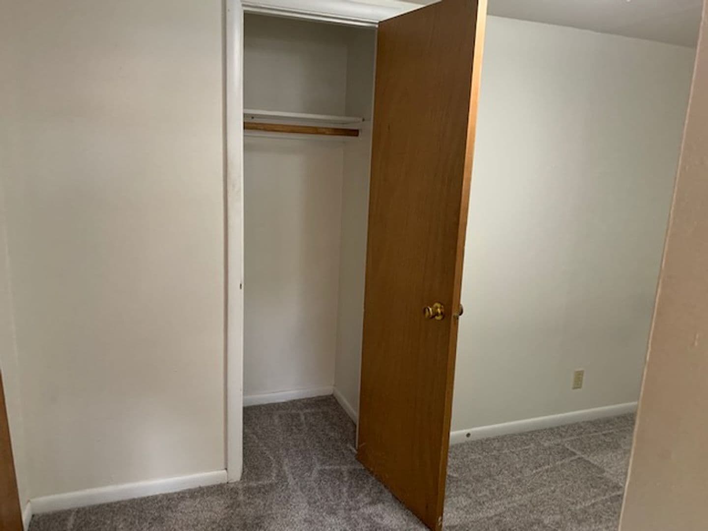 Ames Apartment: 1108 S. 4th St