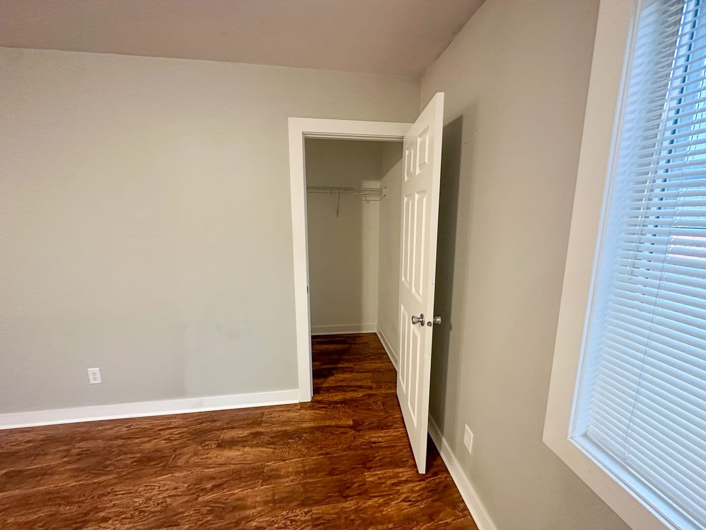 Ames Apartment: 207 S 5th St