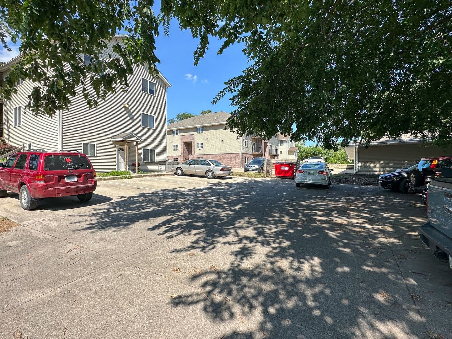 Ames Apartment: 428 S 4th St