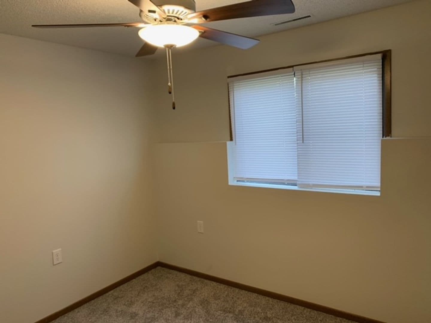Ames Apartment: 312 Hillcrest Ave