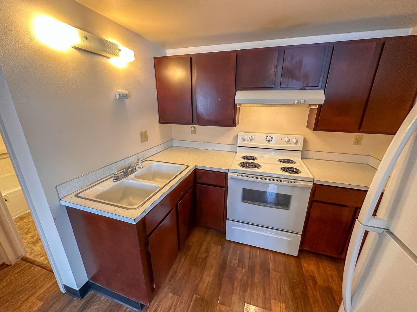 Ames Apartment: 129 S Oak Ave