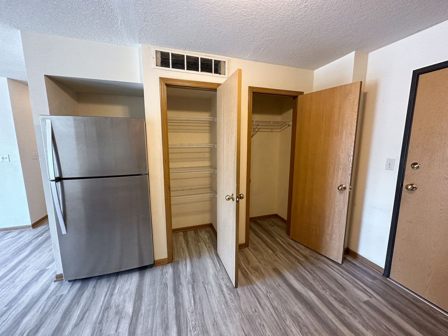 Ames Apartment: 121 Beach Ave