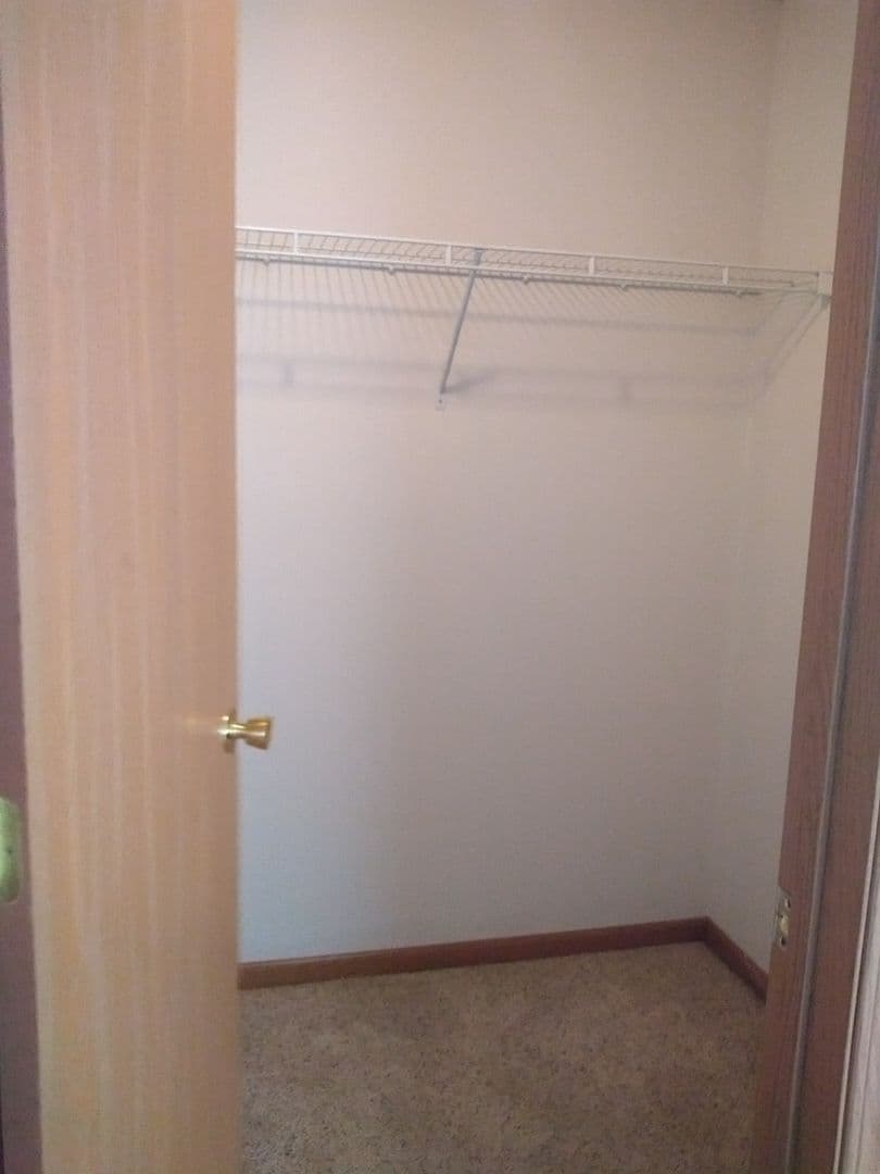 Ames Apartment: 1401 N Dakota Ave