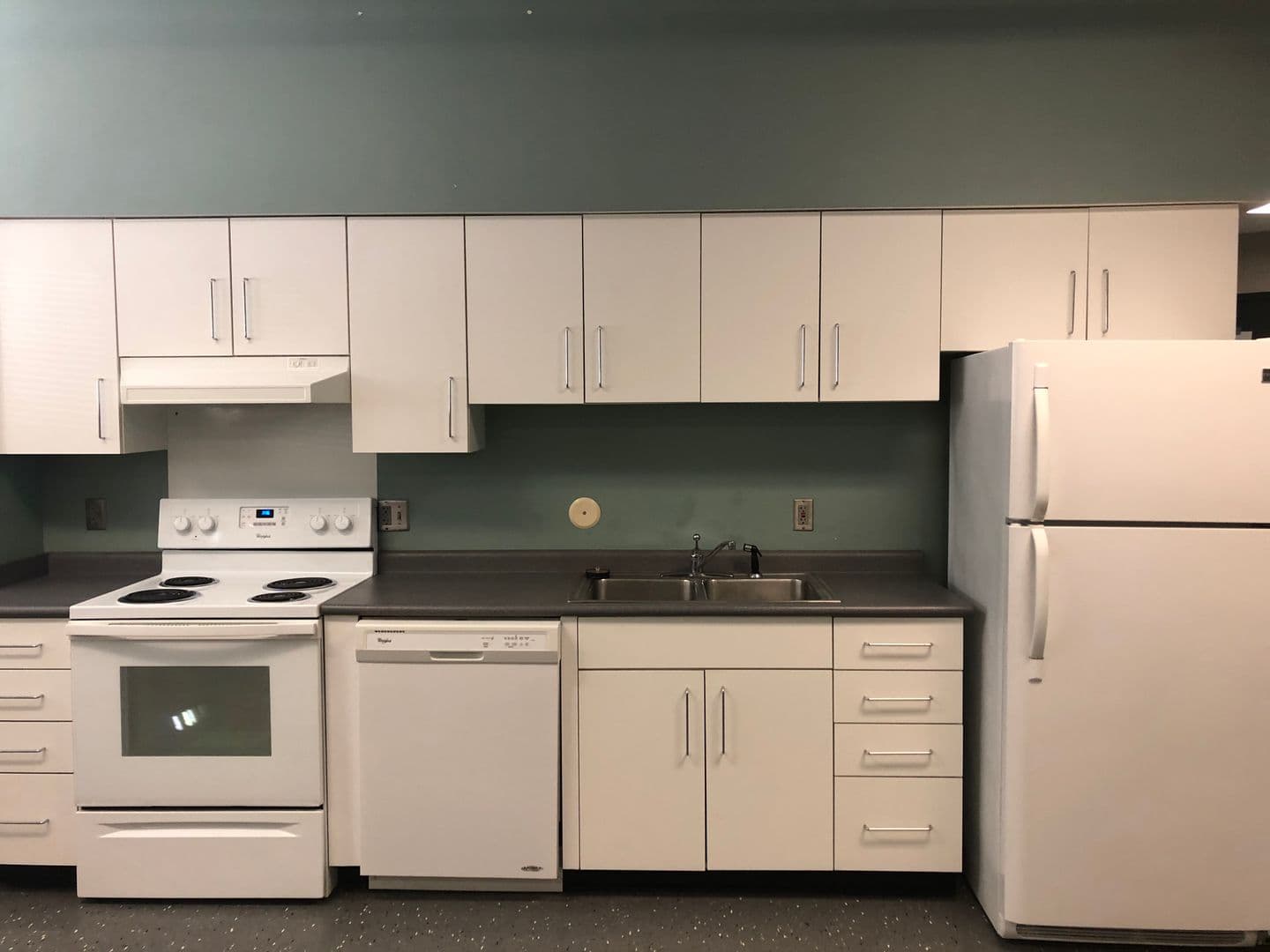 Ames Apartment: 245 N Hyland Ave