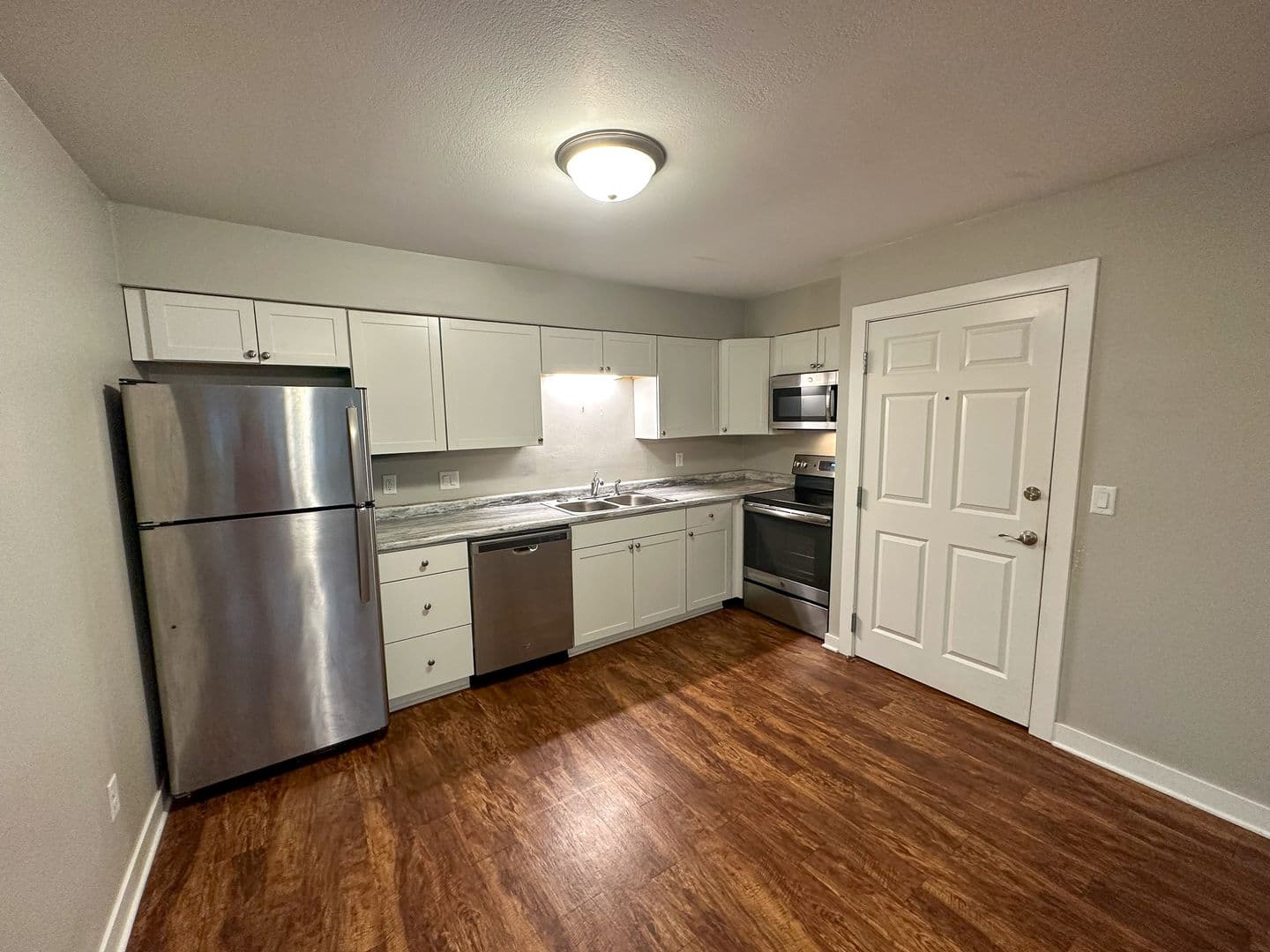 Ames Apartment: 207 S 5th St