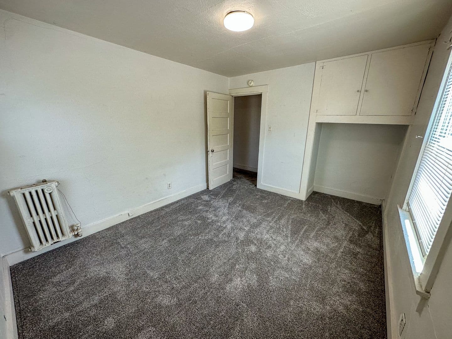 Ames Apartment: 141 Campus Ave